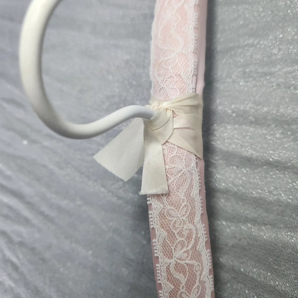 Set of 2 Vintage Style Padded Hangers Lavender Crochet &‎ Pink Satin Lace padded